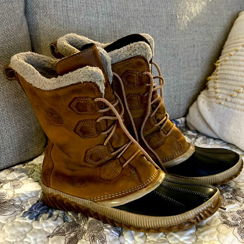 Sorel leather slim style winter boots.